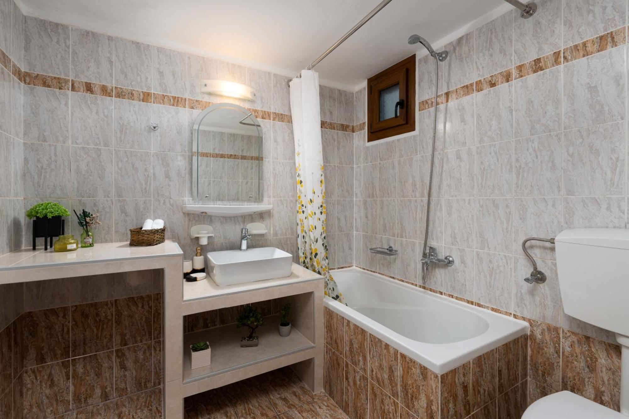 Plethora Homes Apartment Kamari (Santorini)